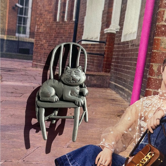 Vintage Cat in Chair Brooch / Pin by JJ Jonette - Picture 4 of 4